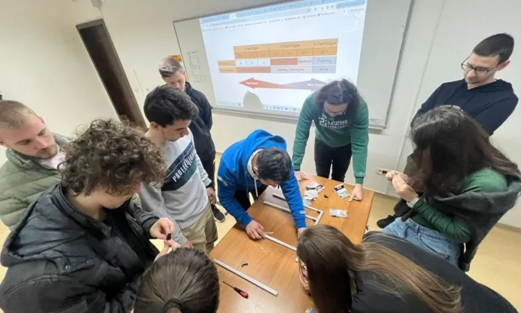 FENS'ta Mühendislik Eğitimi Teori ile Pratiği Birleştirmekten İbarettir