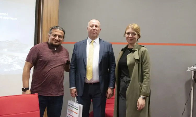 Sloven Atech & Ankora Şirket Heyeti Gelecekteki işbirliğini Teşvik Etmek için IUS'U Ziyaret Etti