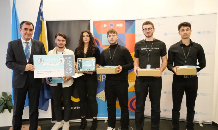 Çevrimiçi Nefret Söylemiyle Mücadele: IUS Öğrencileri “Barış için Yenilik Yap” UNESCO Hackathon'unda Öncülük Ediyor